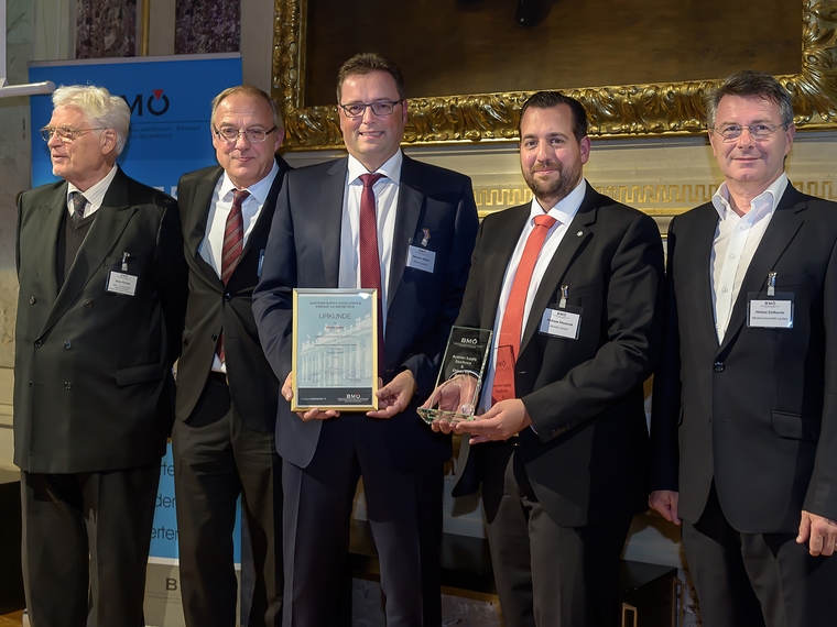 apsolut freut sich mit der Rehau Gruppe über den Austrian Supply Excellence Award in der Kategorie „Supply Excellence“