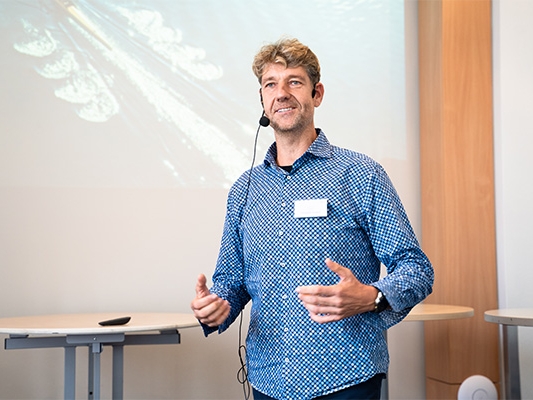 apsolut weiterhin auf stabilem Wachstumskurs